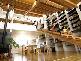 ロフト,本棚,作り付け,ワークスペース